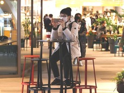 Ada Lonjakan COVID-19, Korsel Perketat Jaga Jarak di Bar dan Gereja