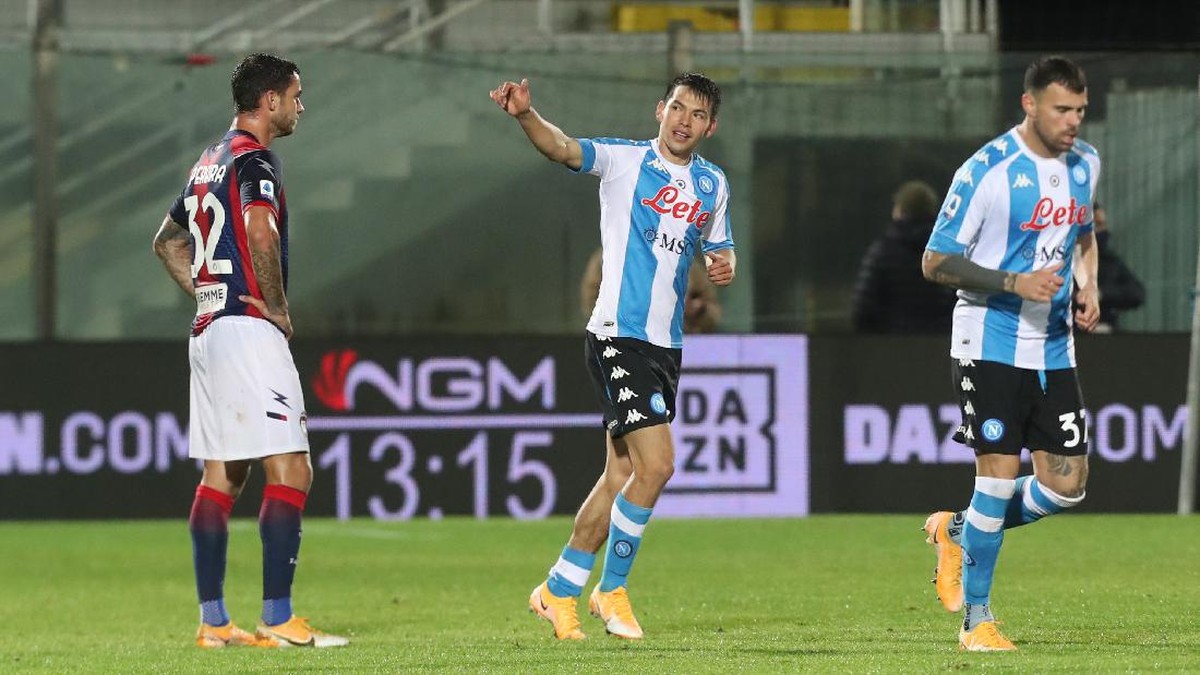 Napoli hajar Crotone 4-0. (Foto: Getty Images/Maurizio Lagana)