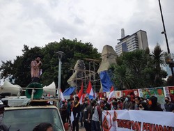 Jelang HRS Diperiksa, Massa Demo Polda Metro Minta Tangkap Pelanggar Prokes