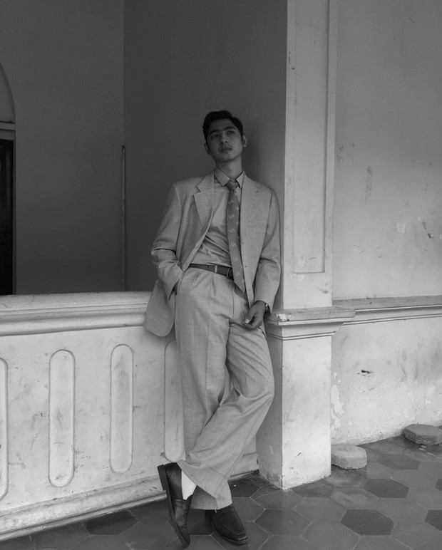 10 Potret Macho dan Ganteng Arya Saloka