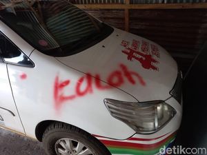 Cawabup Jember Gus Firjaun Diteror, Mobilnya Dicoret Pakai Cat Semprot Cawabup Jember Gus Firjaun Diteror, Mobilnya Dicoret Pakai Cat Semprot