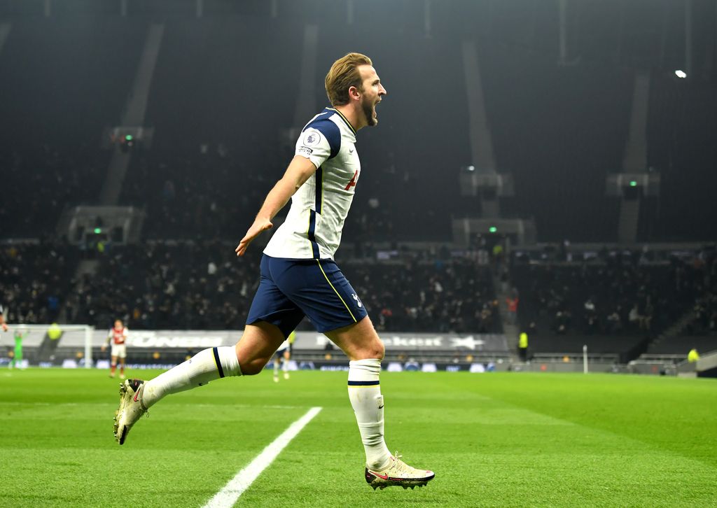 LONDON, ENGLAND - DECEMBER 06: Harry Kane of Tottenham Hotspur celebrates after scoring their sides second goal during the Premier League match between Tottenham Hotspur and Arsenal at Tottenham Hotspur Stadium on December 06, 2020 in London, England. A limited number of fans (2000) are welcomed back to stadiums to watch elite football across England. This was following easing of restrictions on spectators in tiers one and two areas only. (Photo by Glyn Kirk - Pool/Getty Images)