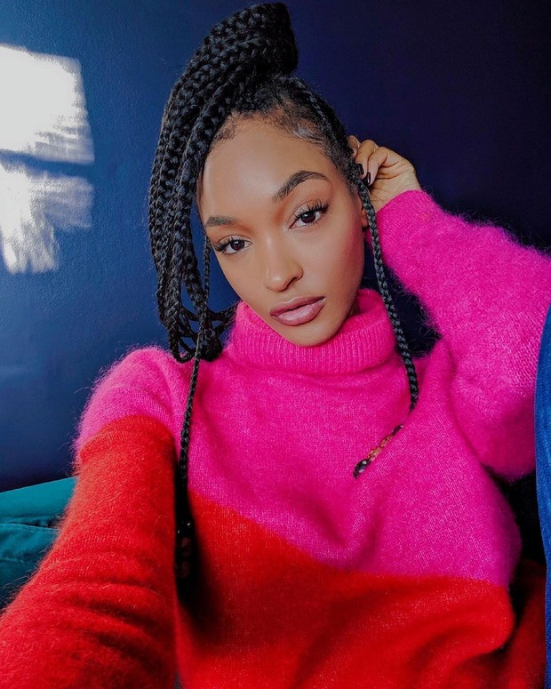 Hindari Teknik Mengepang yang Terlalu Kencang/instagram.com/jourdandunn Menggunakan teknik kepang rambut kencang memang akan membuat protective style kamu semakin sempurna.