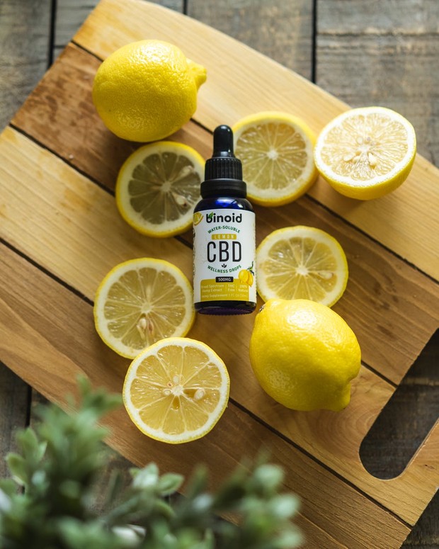 Menurut sebuah penelitian, minyak esensial lemon dan lemon segar membantu meredakan mual.
