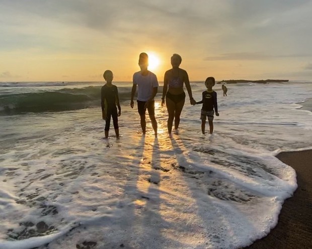 Keluarga Ernest Prakasa berlibur ke Bali