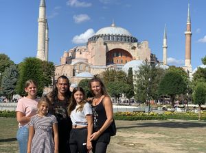 Say No To Uang Tunai! Keluarga Ini Keliling 40 Negara Pakai Bitcoin