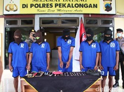 Komplotan Maling Ini Ngaku Hanya Butuh 6 Menit untuk Gasak Mesin Traktor