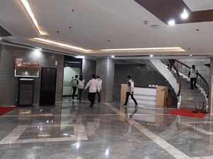 Sudah 5 Jam Penyidik KPK Geledah Kemensos Terkait Suap Bansos COVID-19