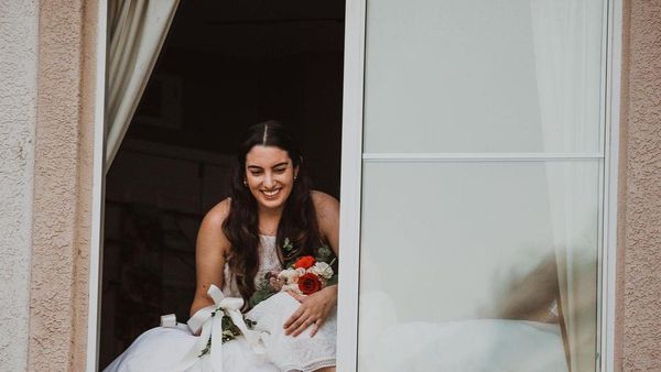 Foto: Momen Pengantin Wanita Positif Corona, Ucap Janji Nikah dari Jendela