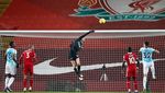Potret Aksi Terbang Caoimhin Kelleher di Gawang Liverpool