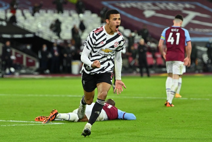 LONDON, ENGLAND - DECEMBER 05: Mason Greenwood of Manchester United celebrates scoring the 2nd Manchester United goal during the Premier League match between West Ham United and Manchester United at London Stadium on December 05, 2020 in London, England. A limited number of fans are welcomed back to stadiums to watch elite football across England. This was following easing of restrictions on spectators in tiers one and two areas only. (Photo by Justin Setterfield/Getty Images)