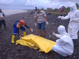 Mayat Wanita Berkebaya Ditemukan di Pantai Bringin Jepara