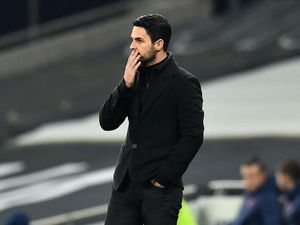 Fans Geram Lihat Mikel Arteta Dorong Pemain Arsenal yang Cedera