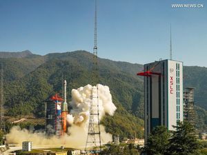 China Sukses Luncurkan Satelit Baru untuk Pantau Bumi
