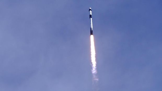 A SpaceX Falcon 9 rocket on a resupply mission to the International Space Station lifts off from pad 39A at the Kennedy Space Center in Cape Canaveral, Fla., Sunday, Dec. 6, 2020. (AP Photo/John Raoux)