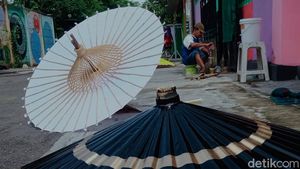 Perajin Payung Pemakaman Gigit Jari Gegara Pandemi