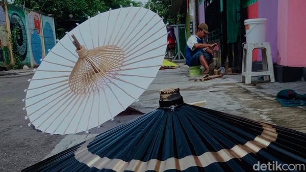 Perajin Payung Pemakaman Gigit Jari Gegara Pandemi