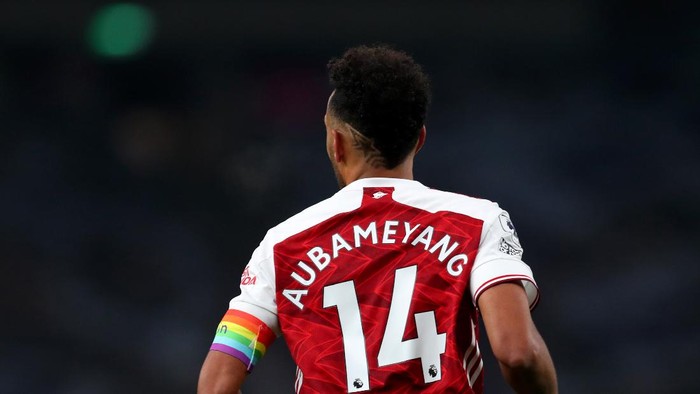 LONDON, ENGLAND - DECEMBER 06: Pierre-Emerick Aubameyang of Arsenal whilst wearing a rainbow coloured captains armband in support of the Stonewall Rainbow Laces campaign during the Premier League match between Tottenham Hotspur and Arsenal at Tottenham Hotspur Stadium on December 06, 2020 in London, England. A limited number of fans are welcomed back to stadiums to watch elite football across England. This was following easing of restrictions on spectators in tiers one and two areas only. (Photo by Catherine Ivill/Getty Images)