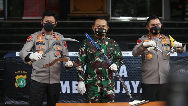 Polisi diserang fpi