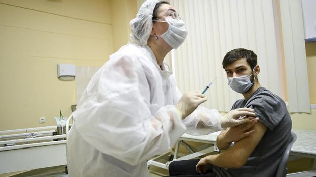 A nurse wearing a face mask proceeds to a vaccination against the coronavirus disease (COVID-19) by Sputnik V (Gam-COVID-Vac) vaccine at a clinic in Moscow on December 5, 2020, amid the ongoing coronavirus disease pandemic. - Russian President has told authorities to begin 
