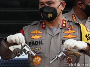 Penampakan Barang Bukti Pengikut Habib Rizieq: Pistol hingga Samurai