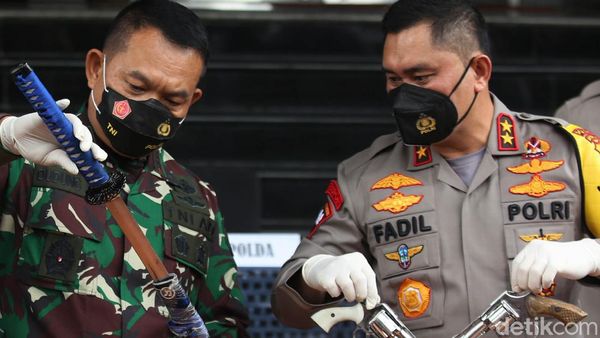 Ini Dia Senjata Api Pendukung HRS yang Serang Polisi