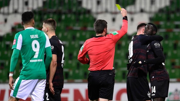 BREMEN, GERMANY - DECEMBER 06: Silas Wamangituka of VfB Stuttgart is shown a yellow card after celebrating scoring their sides second goal during the Bundesliga match between SV Werder Bremen and VfB Stuttgart at Wohninvest Weserstadion on December 06, 2020 in Bremen, Germany. Sporting stadiums around Germany remain under strict restrictions due to the Coronavirus Pandemic as Government social distancing laws prohibit fans inside venues resulting in games being played behind closed doors. (Photo by Oliver Hardt/Getty Images)