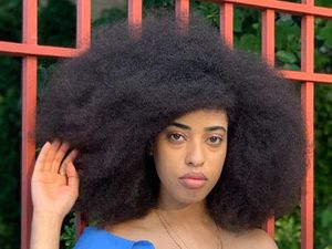 Wanita Ini Pecahkan Rekor Dunia Pemilik Rambut Terbesar di Dunia Wanita Ini Pecahkan Rekor Dunia Pemilik Rambut Terbesar di Dunia