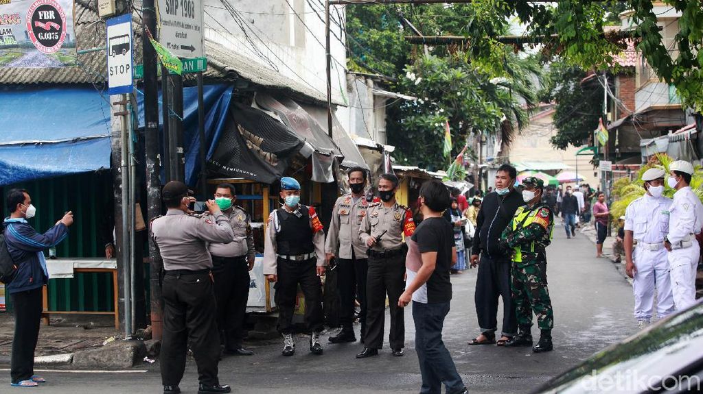 Jelang Pemeriksaan Habib Rizieq, Polisi Jaga Petamburan