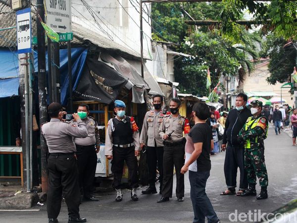Jelang Pemeriksaan Habib Rizieq, Polisi Jaga Petamburan