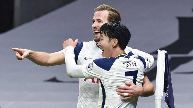 Tottenham's Son Heung-min, right, who scored his side's first goal, celebrates with Tottenham's Harry Kane, left, who scored his side's second goal, during the English Premier League soccer match between Tottenham Hotspur and Arsenal at Tottenham Hotspur Stadium in London, England, Sunday, Dec. 6, 2020. (Glyn Kirk/Pool via AP)