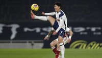 Secara keseluruhan, Tottenham memang lebih efektif. Hanya enam tembakan yang mereka lancarkan, namun berhasil mencetak dua gol dari tiga percobaan yang mengarah ke gawang. Paul Childs/Pool via AP.
