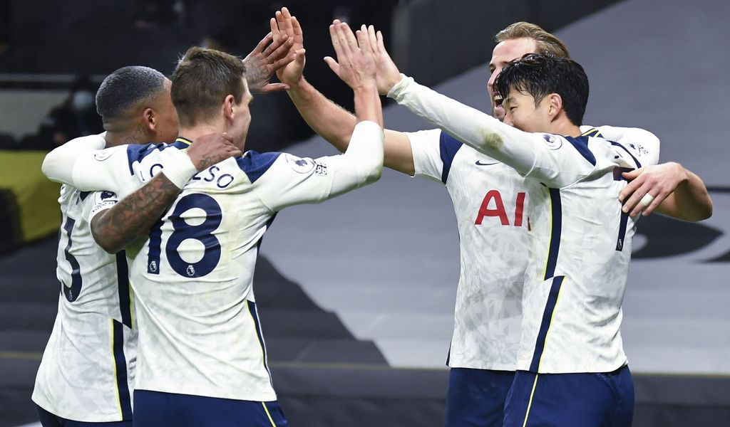 Tottenham Hotspur berhasil mengalahkan Arsenal di derby London utara. Hasil ini mengantarkan Tottenham ke puncak klasemen sementara dengan 24 poin.