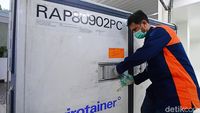 Penampakan Kargo Vaksin Sinovac Saat Tiba di Indonesia