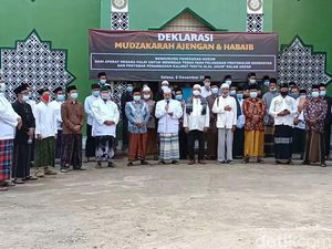 Ajengan dan Habaib Jabar Dukung Hukuman Bagi Pelanggar Prokes dan Pengubah Azan Ajengan dan Habaib Jabar Dukung Hukuman Bagi Pelanggar Prokes dan Pengubah Azan