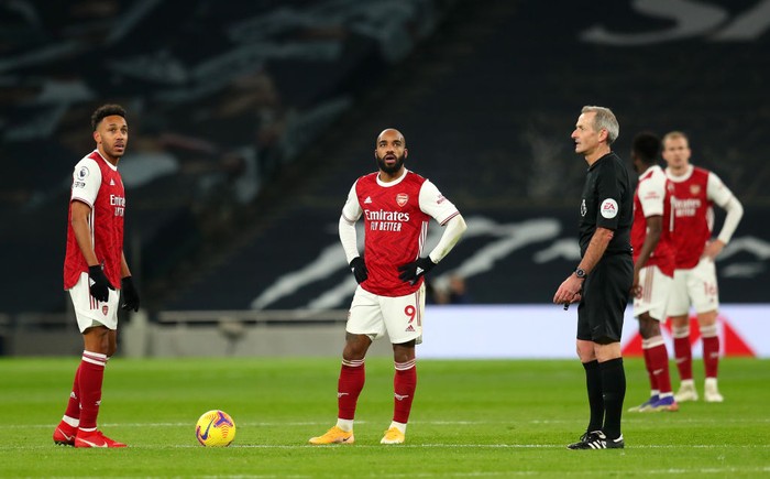 LONDON, ENGLAND - DECEMBER 06: Alexandre Lacazette and team mate Pierre-Emerick Aubameyang of Arsenal look dejected after conceding their sides second goal scored by Harry Kane (Not pictured) of Tottenham Hotspur during the Premier League match between Tottenham Hotspur and Arsenal at Tottenham Hotspur Stadium on December 06, 2020 in London, England. A limited number of fans (2000) are welcomed back to stadiums to watch elite football across England. This was following easing of restrictions on spectators in tiers one and two areas only. (Photo by Catherine Ivill/Getty Images)