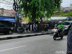 Laskar FPI Berjaga di Petamburan Pagi Ini, Bendera Kuning Terpasang