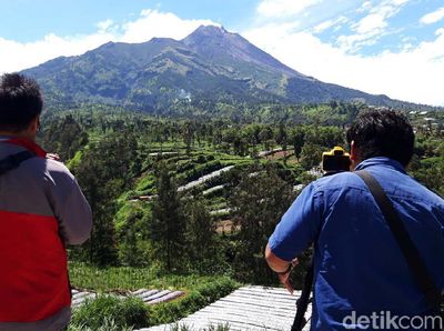 Berstatus Siaga, Gunung Merapi Tetap Indah Saat Cuaca Cerah