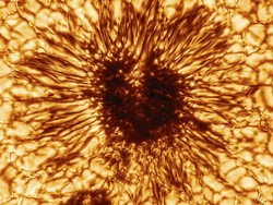 Foto Mengerikan Bintik Matahari Resolusi Tertinggi