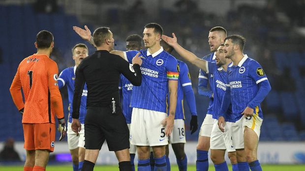 Brighton players appeal to referee David Coote after he gave a penalty during the English Premier League soccer match between Brighton and Hove Albion and Southampton in Brighton, England, Monday, Dec. 7, 2020. (Mike Hewitt/Pool Via AP)