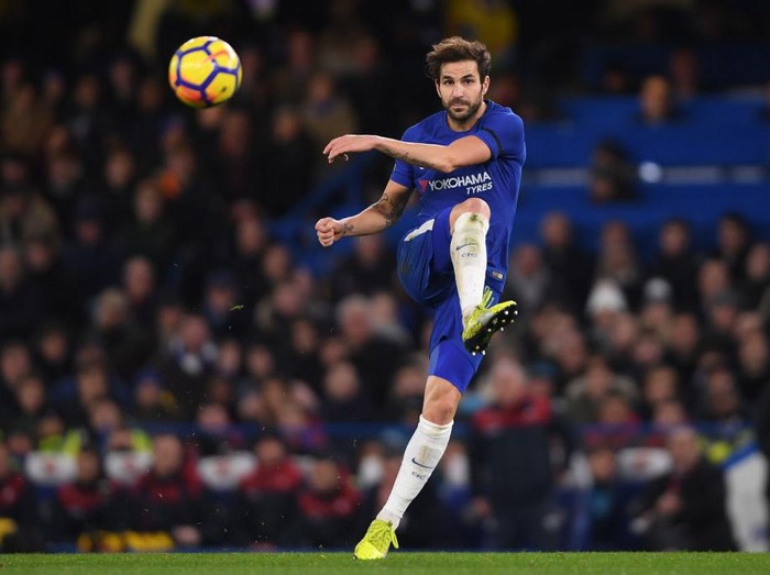 LONDON, ENGLAND - NOVEMBER 29:  Cesc Fabregas of Chelsea in action during the Premier League match between Chelsea and Swansea City at Stamford Bridge on November 29, 2017 in London, England.  (Photo by Mike Hewitt/Getty Images)