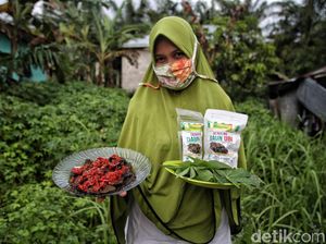 Emak-emak Ini Jual Dendeng Daun Ubi Hingga ke Abu Dhabi