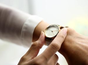 Akibat Salah Duga, Jam Tangan Rp 775 Juta Pria Ini Dihancurkan Pihak Bandara