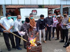 KPU Pangandaran Musnahkan Ribuan Surat Suara Rusak