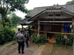 Geger Penemuan Mayat Wanita Kaki Terikat-Mulut Tertutup Lakban di Bandung
