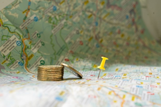 Metode transportasi ini hanya perlu biaya bensin dan biaya selama traveling saja.