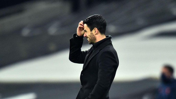 LONDON, ENGLAND - DECEMBER 06: Mikel Arteta, Manager of Arsenal reacts during the Premier League match between Tottenham Hotspur and Arsenal at Tottenham Hotspur Stadium on December 06, 2020 in London, England. A limited number of fans (2000) are welcomed back to stadiums to watch elite football across England. This was following easing of restrictions on spectators in tiers one and two areas only. (Photo by Glyn Kirk - Pool/Getty Images)