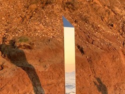 Monolit Misterius Muncul Lagi, Bikinan Alien atau Seniman?