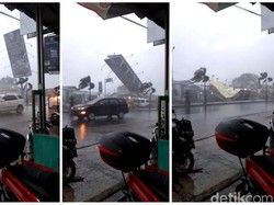 Papan Reklame di Jalur Lingkar Selatan Sukabumi Roboh Timpa Warung dan Motor