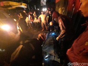 Pemotor di Cianjur Tewas Tertimpa Tembok 3 Meter yang Roboh Diterjang Angin